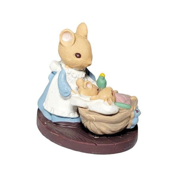 Vintage Forest Friends All Tucked In Mommy Mice with Baby Mice Figurine 2" - Picture 6 of 10
